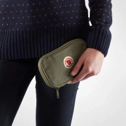 FJÄLLRÄVEN KÅNKEN TRAVEL WALLET - Portmonee -Outdoor-Campingausrüstung 304068007 d kanken travel wallet fjaellraeven 1