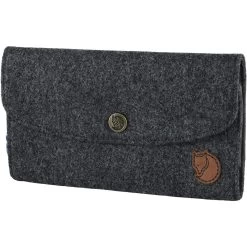 FJÄLLRÄVEN NORRVÅGE TRAVEL WALLET - Portmonee 7 FJÄLLRÄVEN NORRVÅGE TRAVEL WALLET - Portmonee -Outdoor-Campingausrüstung 5637780973 c norrvage travel wallet fjaellraeven 24
