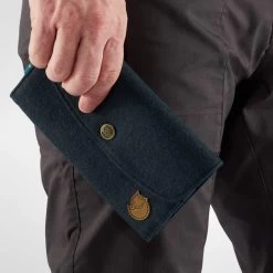 FJÄLLRÄVEN NORRVÅGE TRAVEL WALLET - Portmonee 9 FJÄLLRÄVEN NORRVÅGE TRAVEL WALLET - Portmonee -Outdoor-Campingausrüstung 5637780974 e norrvage travel wallet fjaellraeven 24